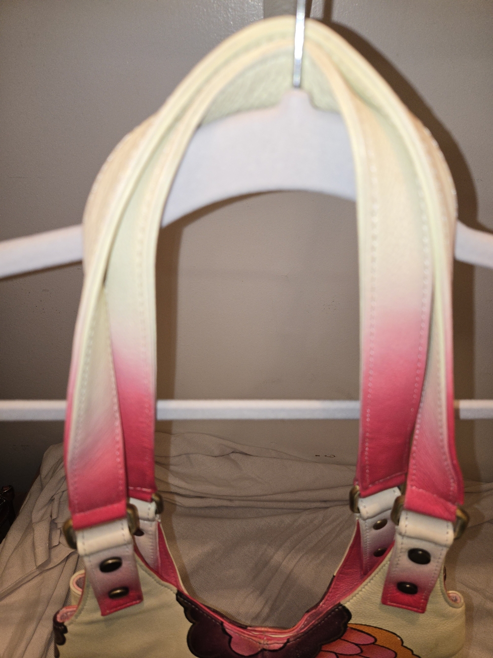 Floral Print Cream Leather Shoulder Bag with Pink Accents - Picture 4 of 6